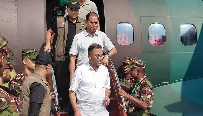 দুর্গাপূজার মণ্ডপ পরিদর্শনে সৈয়দপুর পৌঁছেছেন প্রধানমন্ত্রী