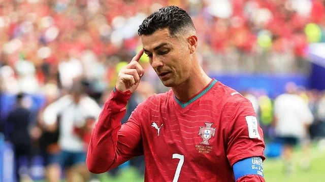 ৩০ দিনের নিষেধাজ্ঞা ও জরিমানার মুখে রোনালদো
