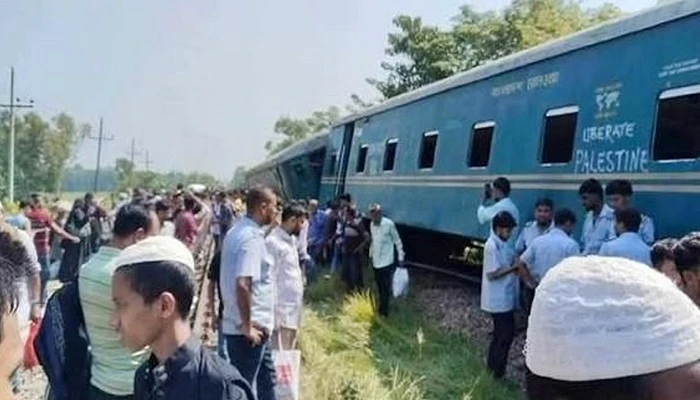 কর্ণফুলী কমিউটার লাইনচ্যুত, চট্টগ্রাম-ঢাকা রেল যোগাযোগ বন্ধ