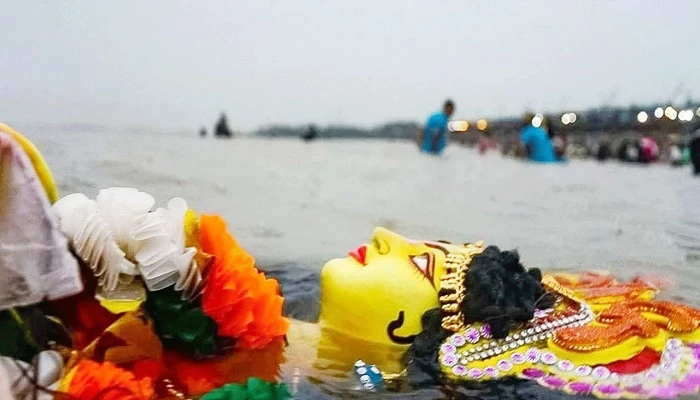 অশ্রু আর ভালোবাসায় দেবী দুর্গার বিদায়