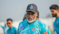 হঠাৎ মাঠে লুটিয়ে পড়ে মারা গেলেন ঢাকা ক্যাপিটালসের কোচ জাকি
