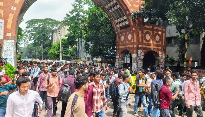 শিক্ষা মন্ত্রণালয় অভিমুখে লংমার্চের ঘোষণা