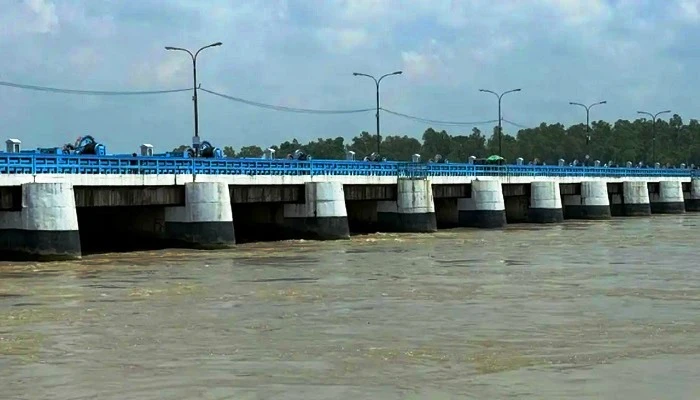 উজানের ঢল আর ভারি বৃষ্টিতে বাড়ছে তিস্তার পানি