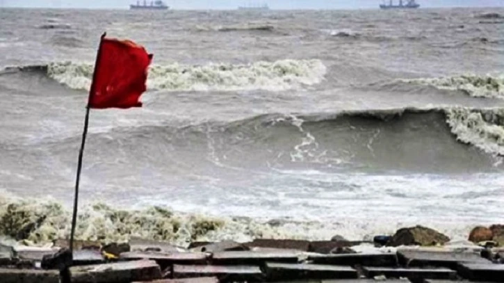 সাগরে লঘুচাপ, সব বন্দরে ৩ নম্বর সতর্কসংকেত
