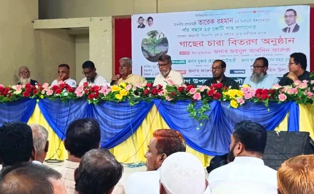 সেনবাগে বিএনপির উদ্যোগে গাছের চারা বিতরণ