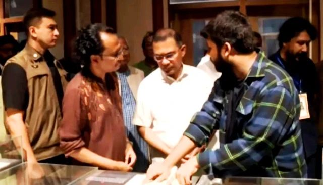 জুলাই স্মৃতি জাদুঘর ঘুরে দেখছেন প্রধানমন্ত্রী