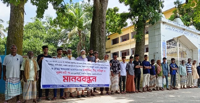 পাবনায় মানববন্ধনে প্রতিপক্ষের হামলা: গুলিবিদ্ধ ১