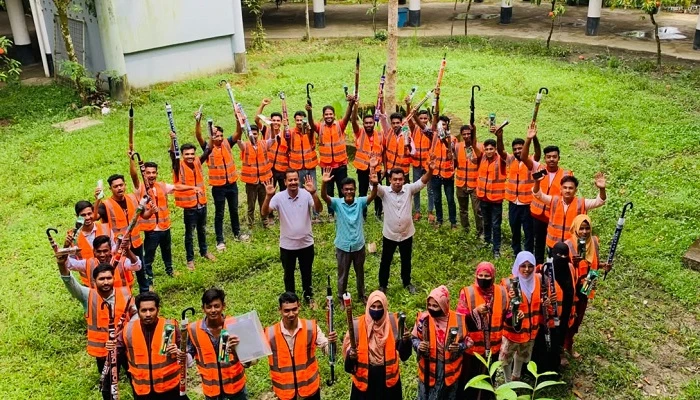 দুর্যোগে পাশে থাকার অঙ্গীকার হাতিয়ার ৩০ স্বেচ্ছাসেবকের