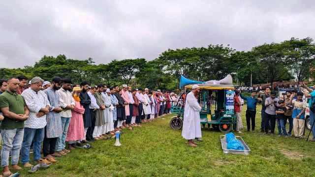 কুবি ক্যাম্পাসে অপ্রতিমের প্রথম জানাজা সম্পন্ন