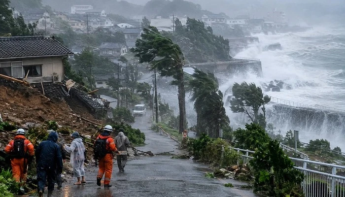 টাইফুনের প্রভাবে বিপর্যস্ত জাপান, ১৯ লাখ মানুষকে সরিয়ে নেওয়ার নির্দেশ