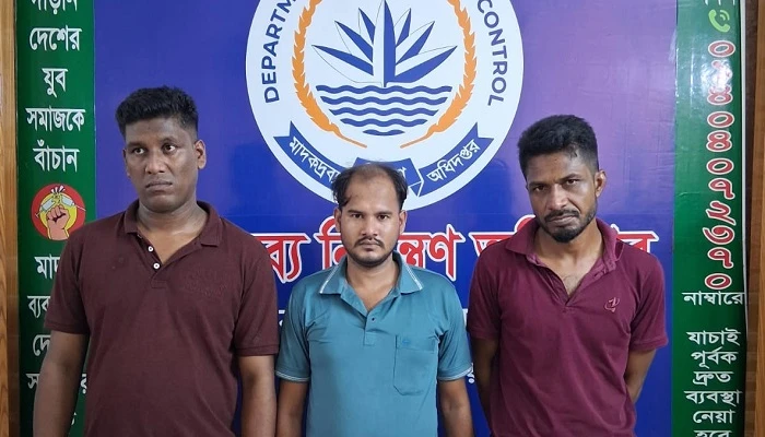 অটোরিকশার গ্যারেজে ইয়াবা ও আগ্নেয়াস্ত্র, গ্রেপ্তার ৩
